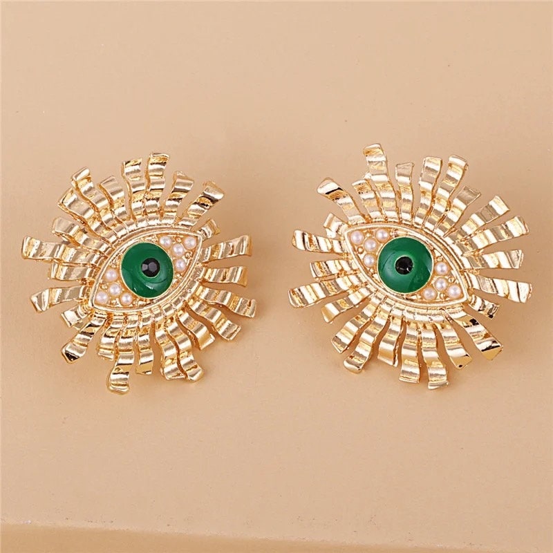 Eye stud earrings