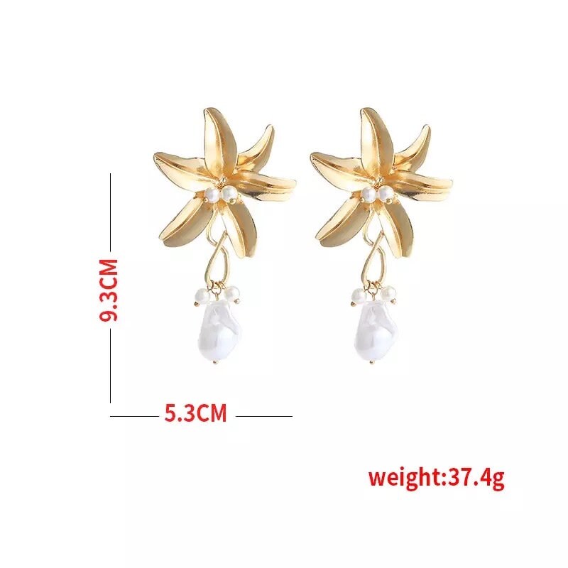 Gold Flower pearl earrings