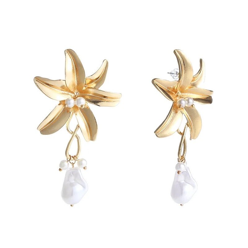 Gold Flower pearl earrings